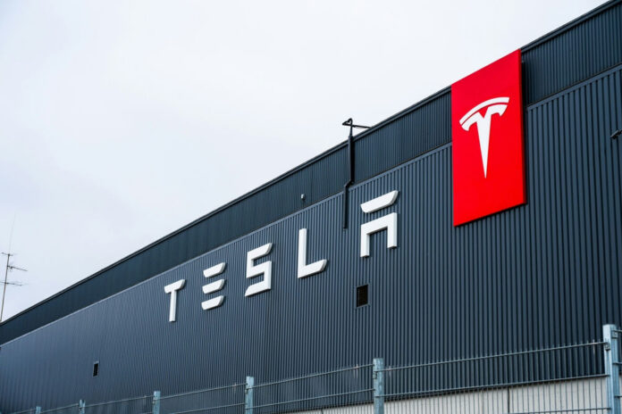 Tesla, Elon